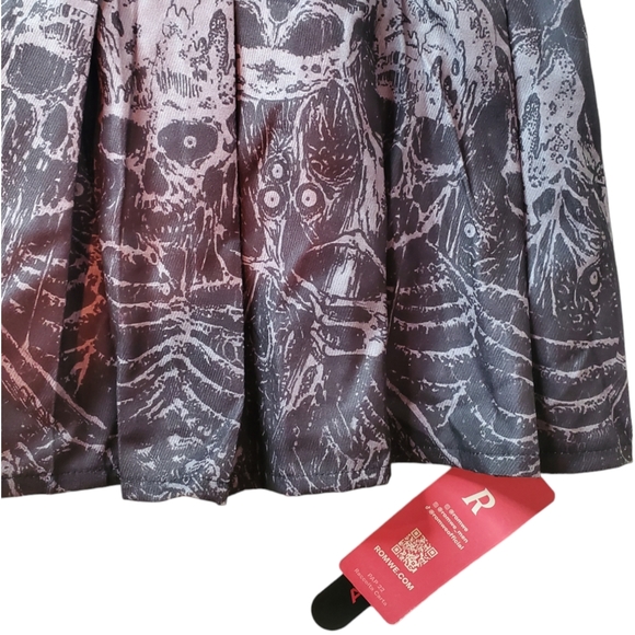 🖤 3/$45 NWT Shein Romwe Goth Skull Pleated Skirt - Picture 4 of 5